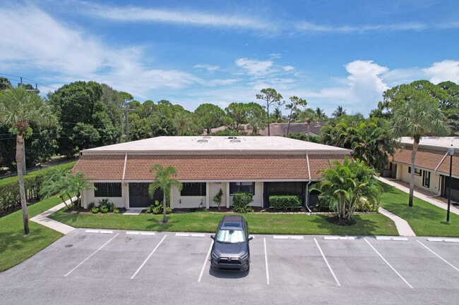 Foto del edificio - 104 Half Moon Cir