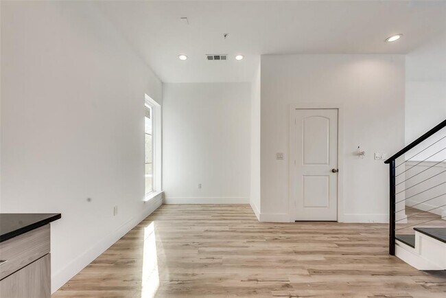 Foto del edificio - 904 E 7th St