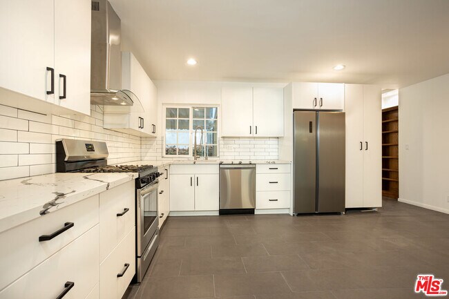 Building Photo - 6265 Canby Ave