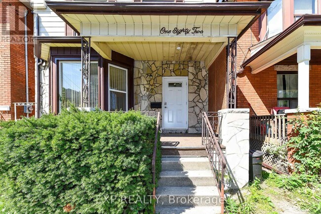 Building Photo - 182-182 Emerald St S