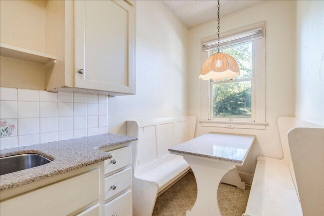 Foto del edificio - 1103 W 22nd St