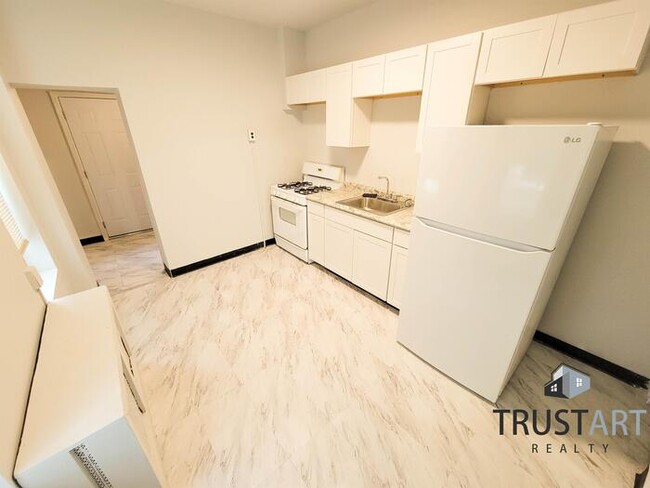 Building Photo - 3 bedroom House