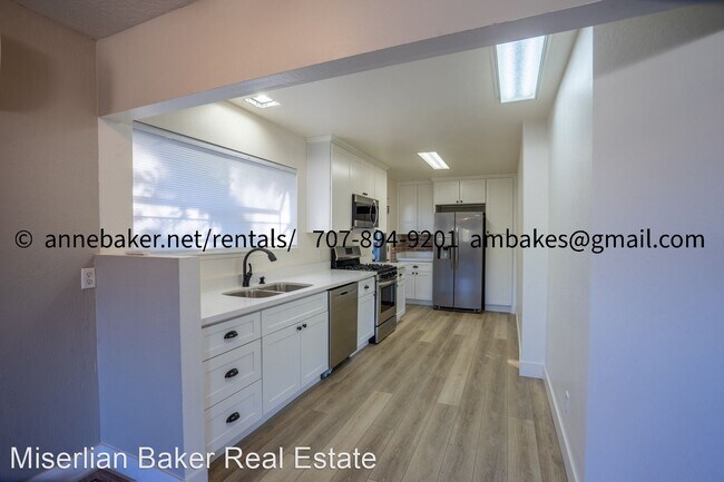Building Photo - 2 br, 1 bath House - 155 Cherry Creek Unit A