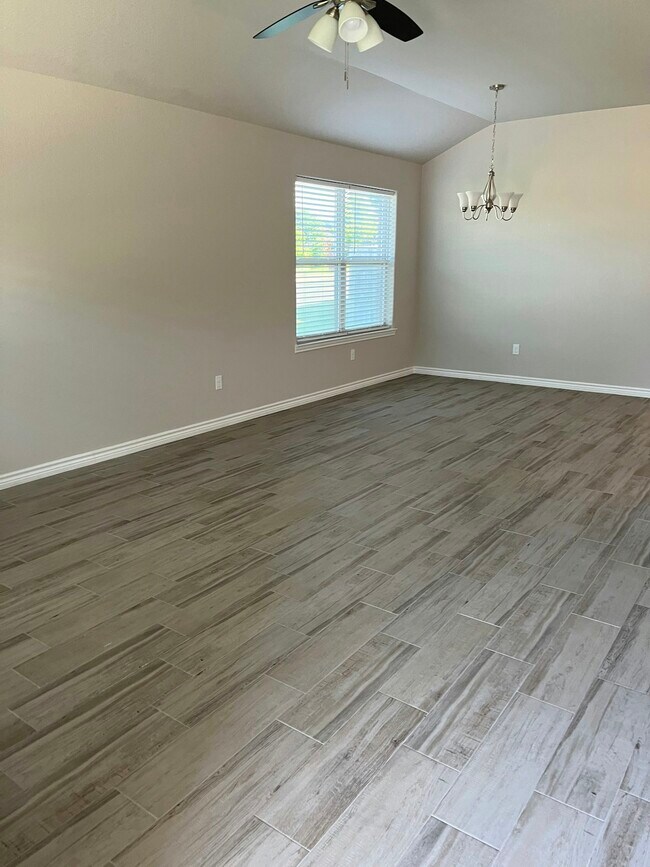 Building Photo - 350 Arnold Drive, Unit A