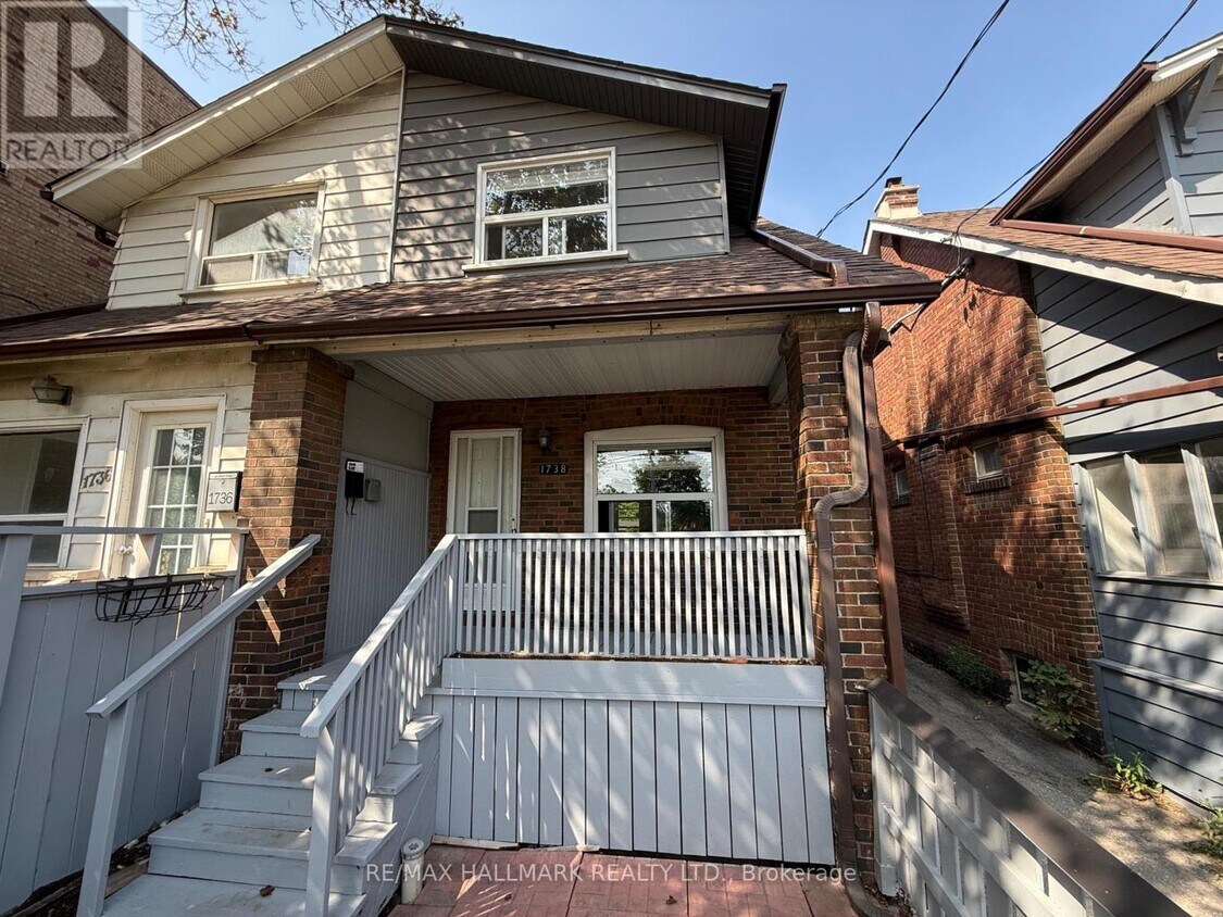 Primary Photo - 1738 Queen St E