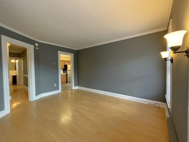 Living Room - 533 W Water St