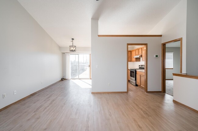 Living Room to Eating Area, Kitchen & Master Bedroom - 6317 Quail Ridge St