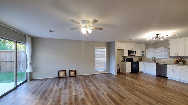 Building Photo - 14419 Cypress Leaf Dr