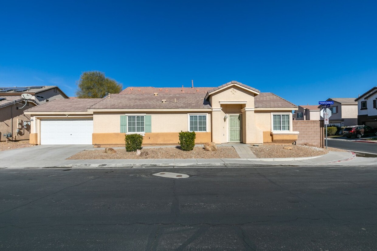 Primary Photo - Single Story 3 bedroom in Gated Community,...