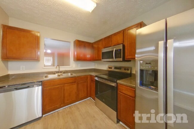Building Photo - 418 Whippet St