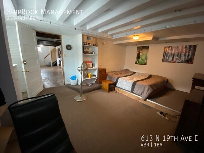 Foto del edificio - 613 N 19th Ave E