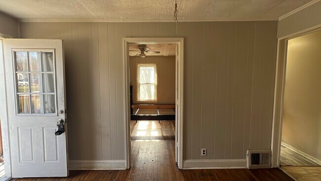 Building Photo - 10179 Mayfair Dr