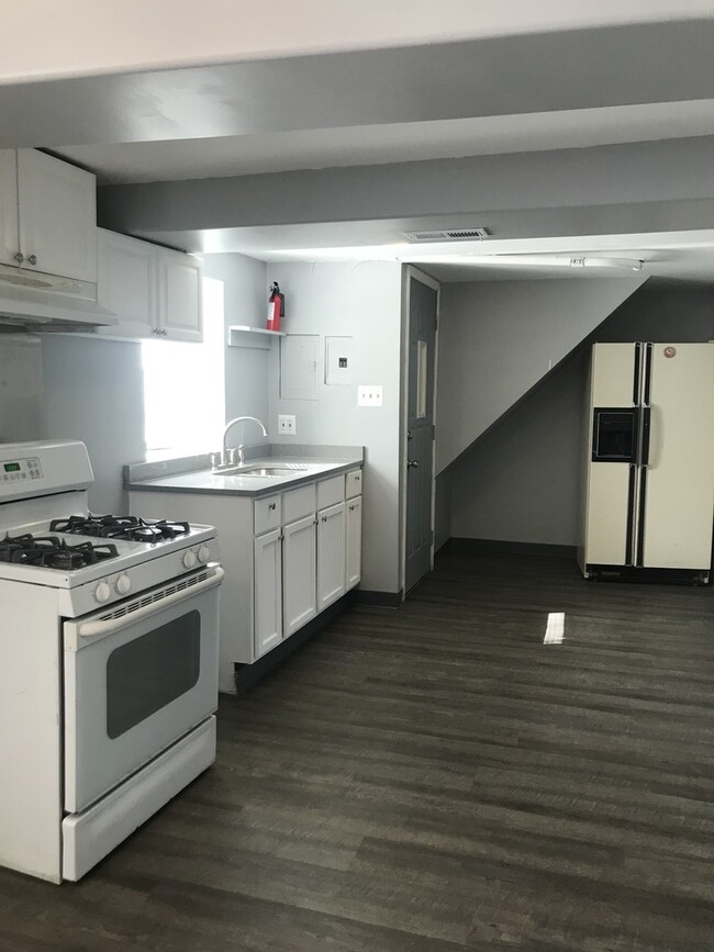 Building Photo - 4438 S Honore St