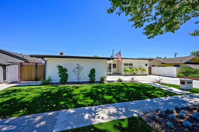 Building Photo - 11192 Martha Ann Dr