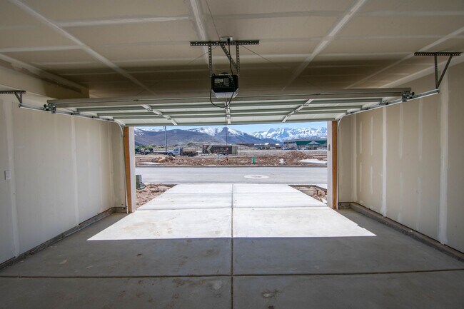 Building Photo - New Smart Townhomes in Heber with Income-R...