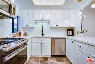 Building Photo - 1909 Pelham Ave