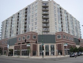 Building Photo - 1134 W Granville Ave