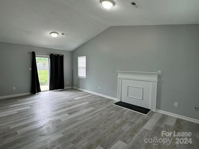 Building Photo - 1302 Eagles Landing Dr