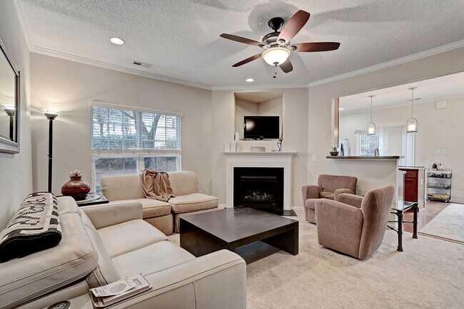 Foto del edificio - Beautiful  3 bedroom Townhome Living in Apex, NC