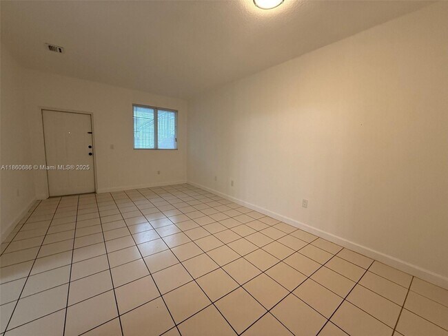 Building Photo - 1663 SE 27th Dr