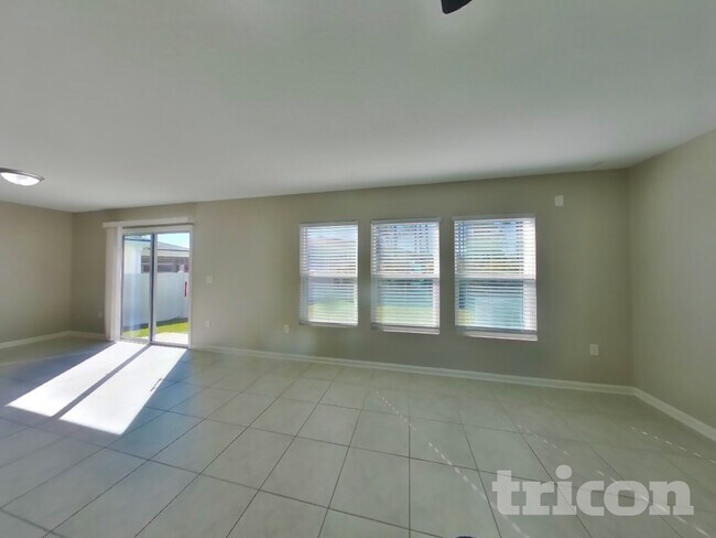 Foto del edificio - 1916 Constitutional Republic Pl