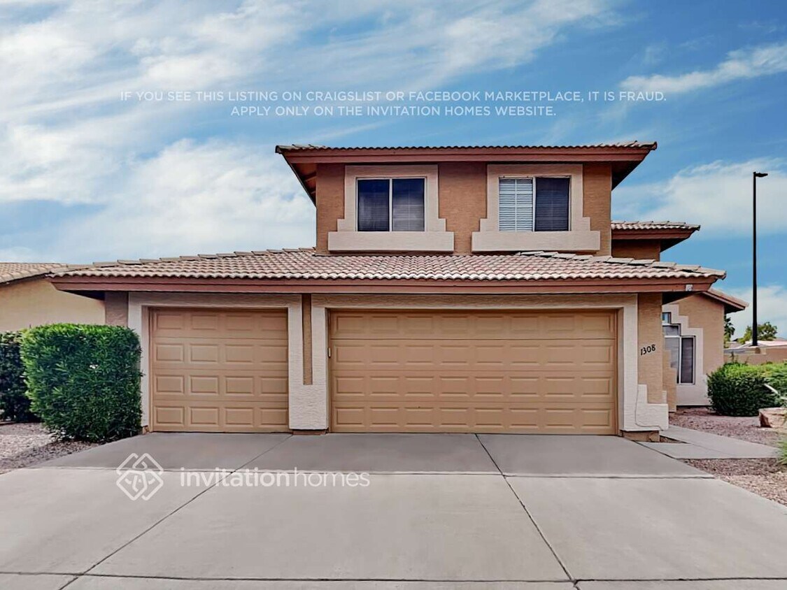 Primary Photo - 1308 E Artesian Way
