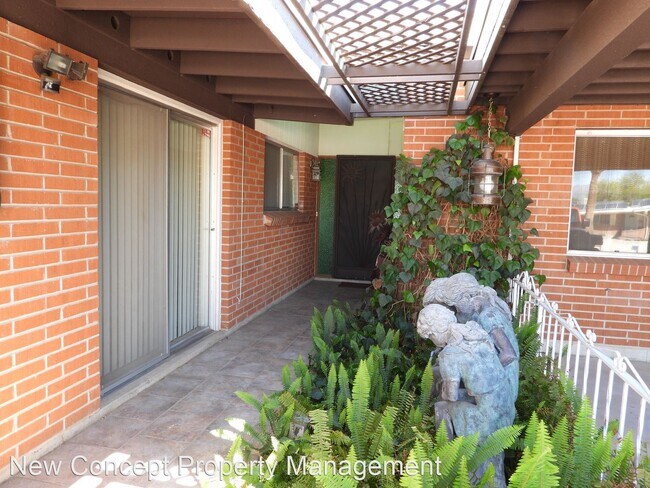 Building Photo - 4 br, 2 bath House - 2240 S Camino Seco