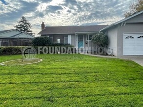 Building Photo - 115 Grande Vista