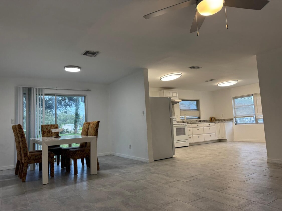 Foto principal - 333 NE 131st Ln