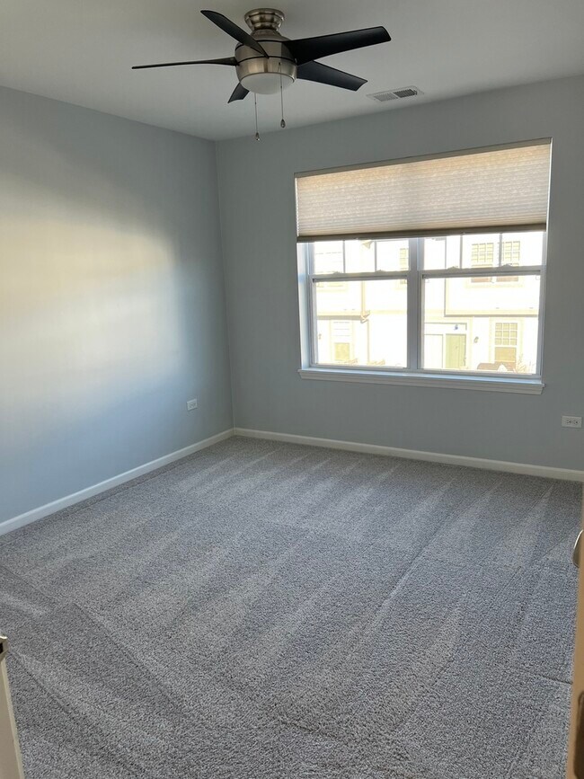 Building Photo - 15 E Heritage Ct
