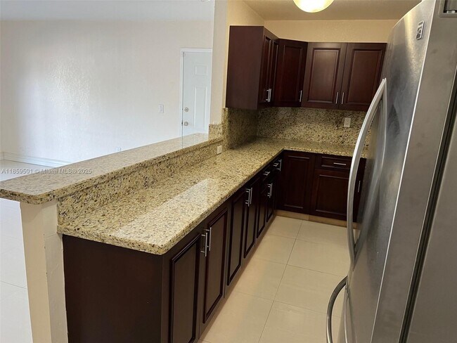 Foto del edificio - 7230 NW 179th St