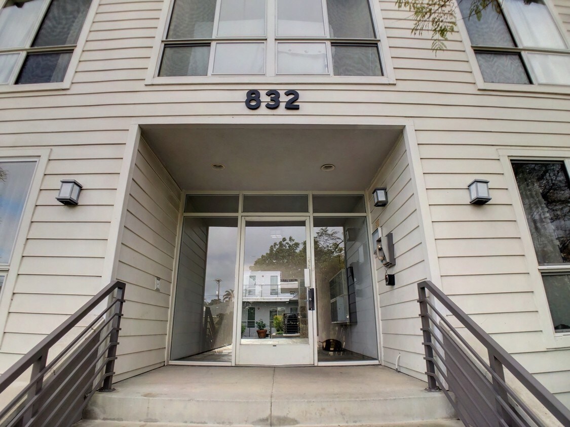 Primary Photo - 832 Euclid St