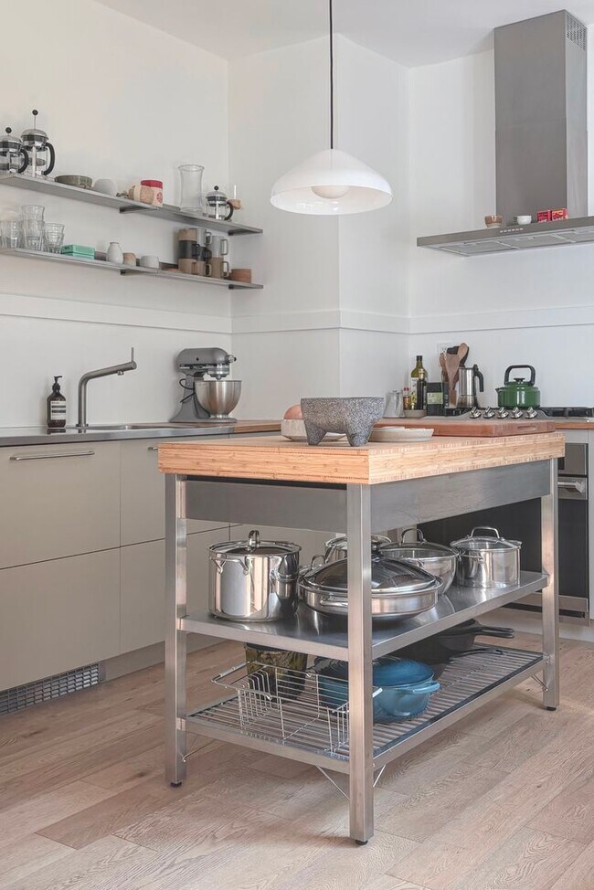 Foto del edificio - 1387 Allison Ave