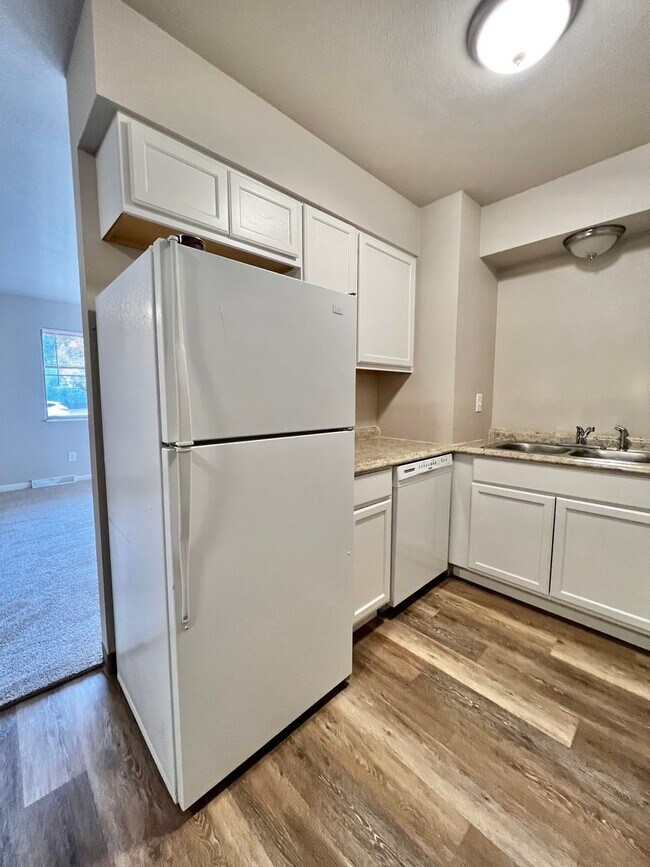 Foto del edificio - Larch1642 (KC-AM)