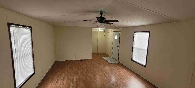 Building Photo - 612 S Oak Forest Rd