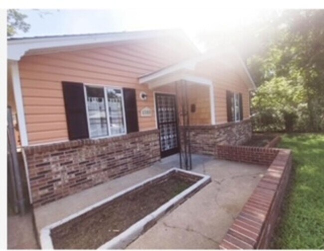 Building Photo - Single-family home