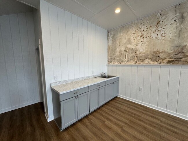 Foto del edificio - Commercial Building Downtown