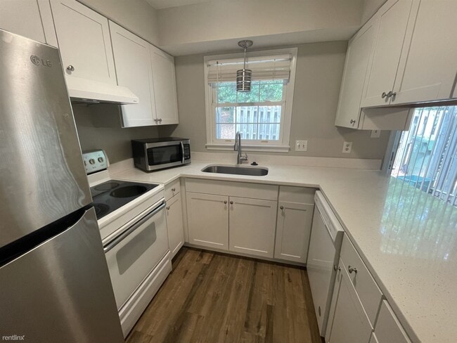 Building Photo - 2 br, 1.5 bath House - 1100 Donaldson Dr