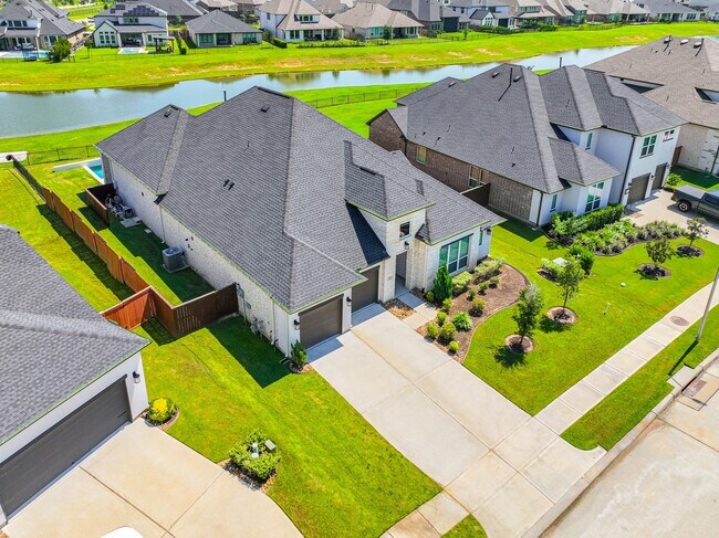 Building Photo - 25018 Pavonia Lake Ln