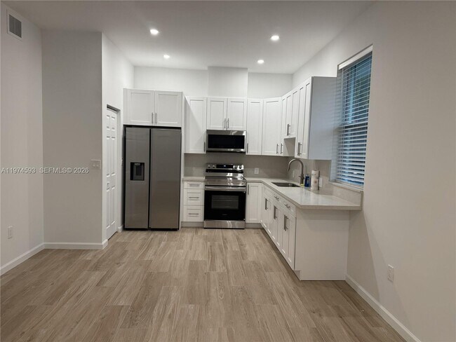 Foto del edificio - 4921 SW 164th Terrace