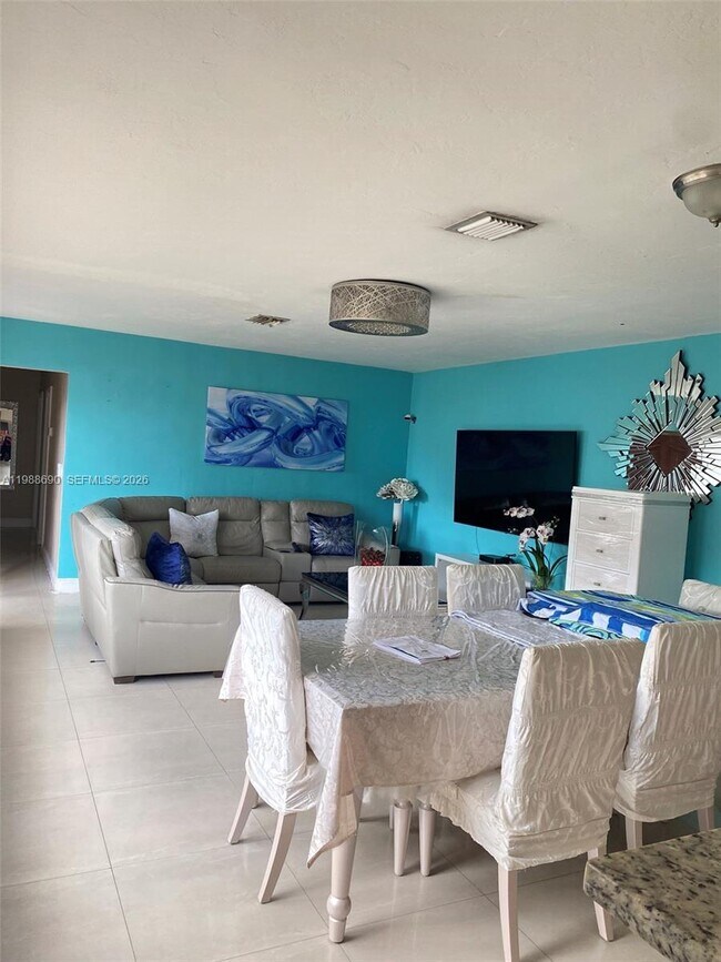 Foto del edificio - 740 NE 179th Ter