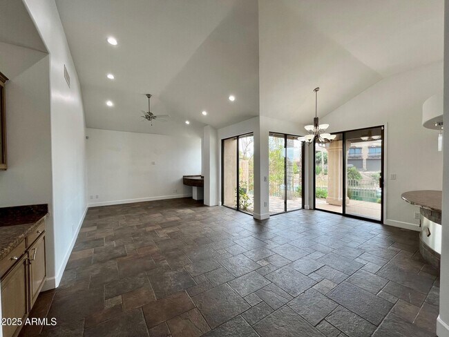 Foto del edificio - 10283 N 103rd St
