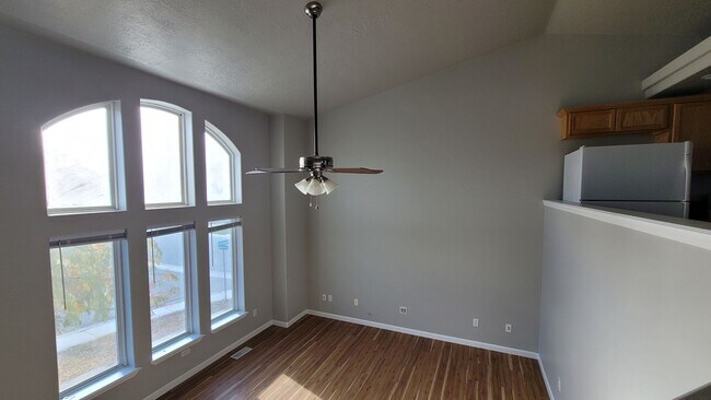 Foto del edificio - 3200 Robinhood Loop