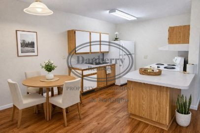 Foto del edificio - 1740 W Market St