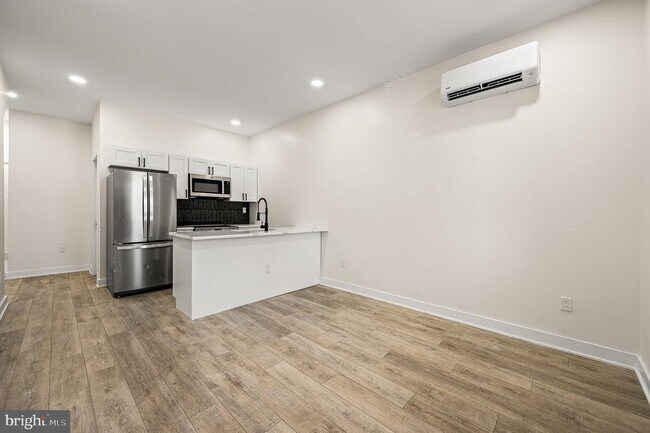 Building Photo - 441 S 61st St