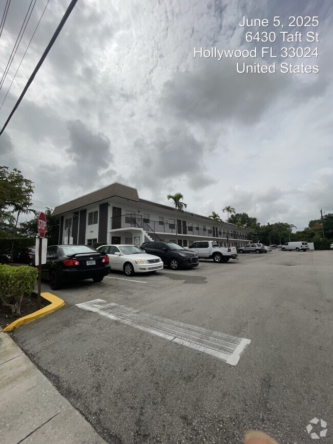 Primary Photo - Taft Plaza Apartments