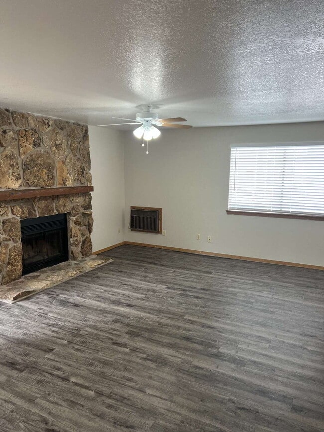 Building Photo - 131 S Zang Way