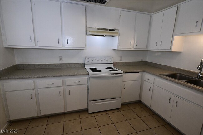 Building Photo - 2200 Marlin Ave