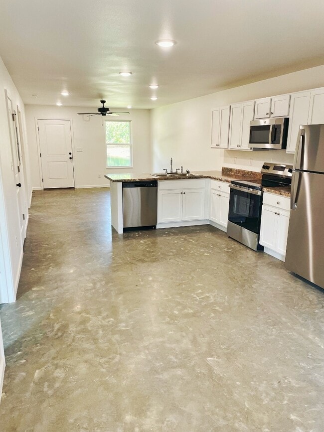 Foto del edificio - 2520 Hurricane Lake Rd