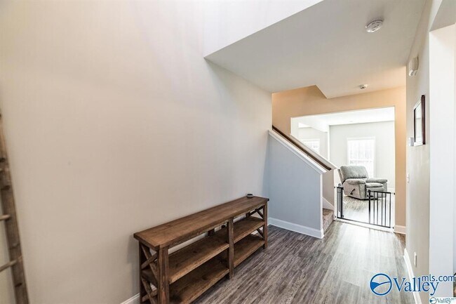 Building Photo - 108 Erskin Parcus Dr